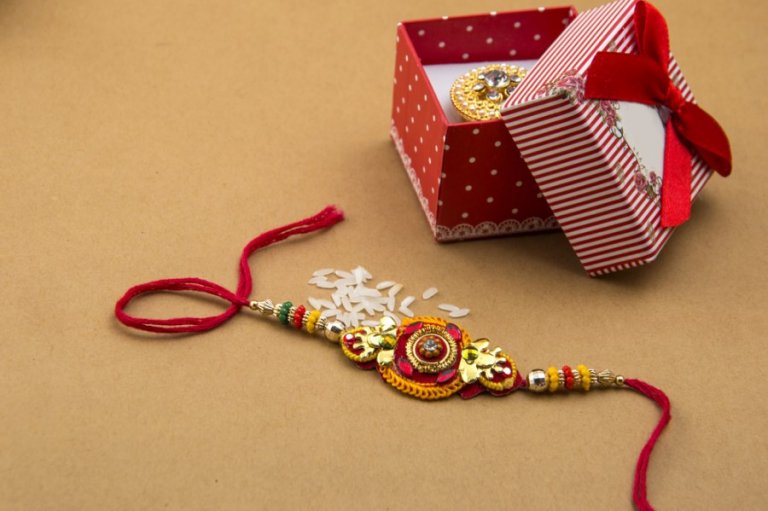 7 Fantastic Rakhi Gifts for Brother that will Blow his Mind