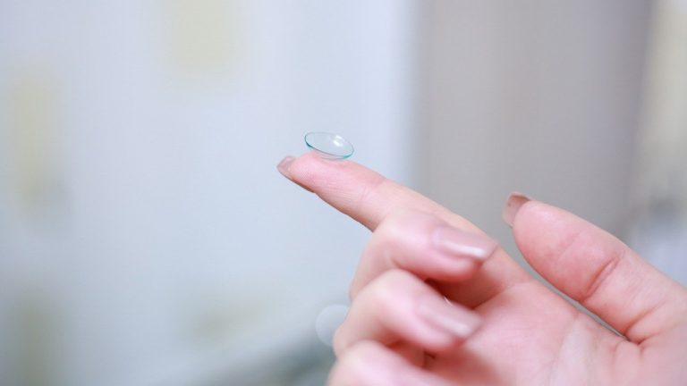 Tips To Clean Contact Lenses