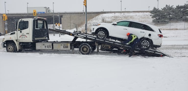How to Choose a Trustworthy Towing Services in Toronto?