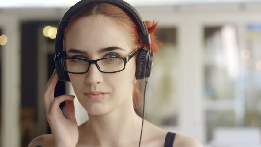 How to Wear Headphones While Wearing Glasses
