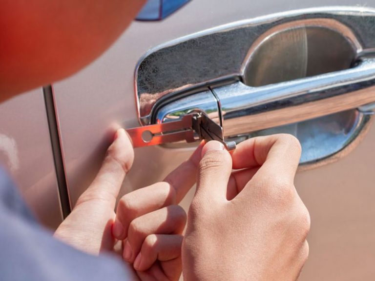 5 Ways to Avoid Being Locked Out of Your Car
