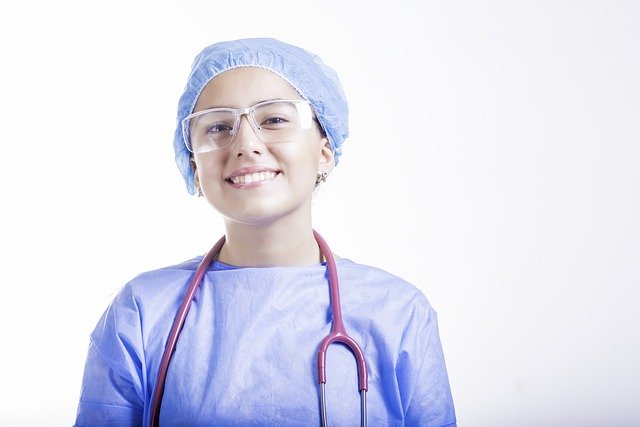 Pros and Cons of Pursuing a Medical Degree
