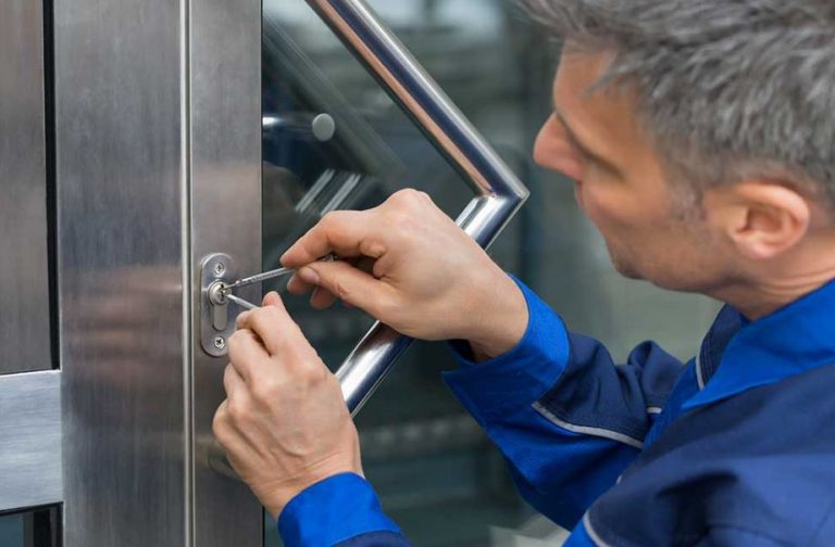 What Does a Locksmith Do?
