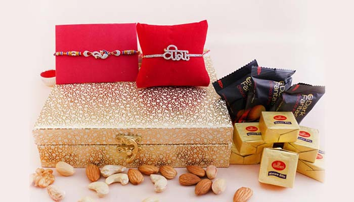 Top 13 Mesmerizing Rakhi Combo Gifts to Surprise your Sibling in India