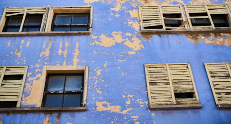 How to Choose Exterior Wall Paint That Stands Up to Harsh Weather
